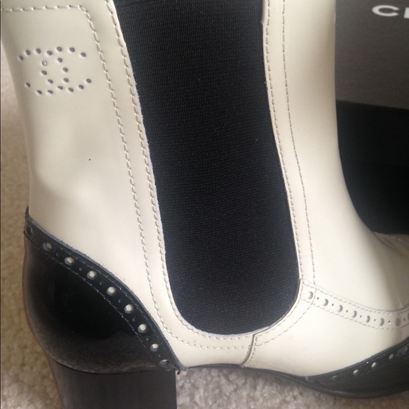 ‼️SOLD ‼️Authentic Chanel patent leather boots - Picture 7 of 8